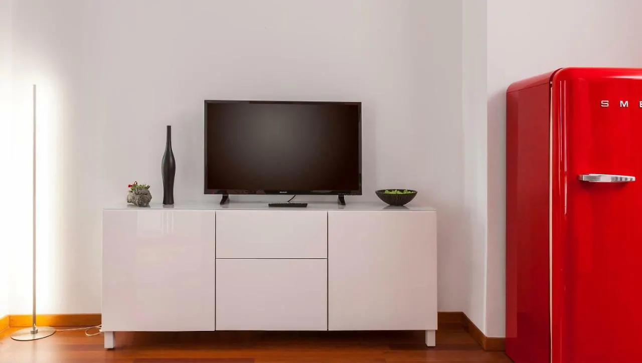 Apartment Ferienwohnung Bright House In Mailand