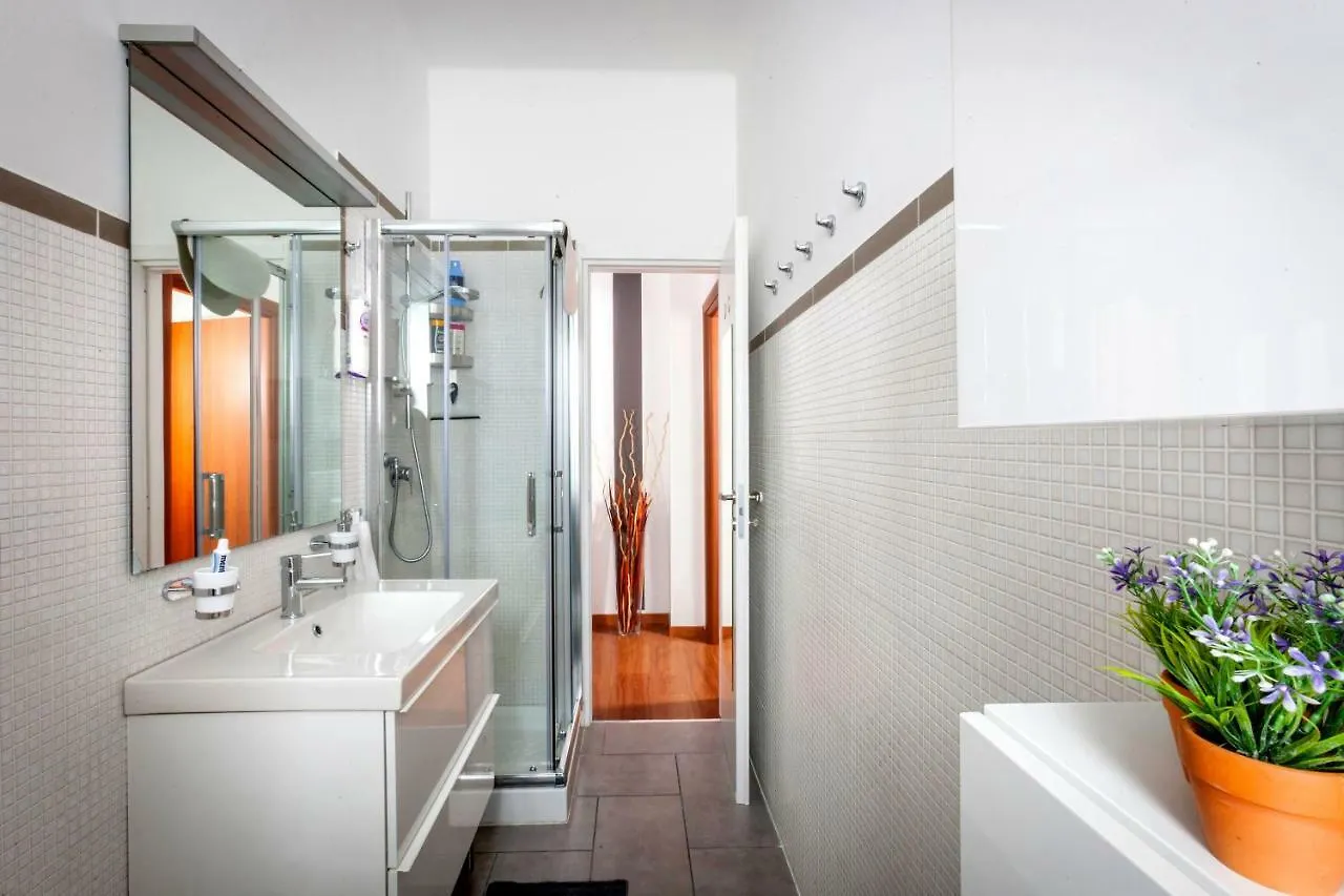 Apartment Ferienwohnung Bright House In Mailand